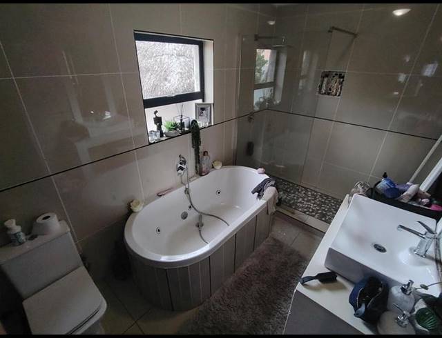 5 BEDROOM HOUSE FOR SALE IN AMBERFIELD HEIGHTS